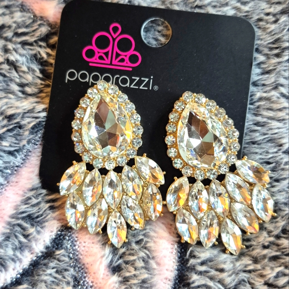 PRETTY GIRL EARRINGS